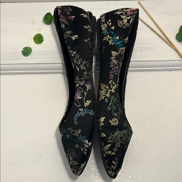Comfort Trendz Black Asian Floral Flats - Picture 4 of 9